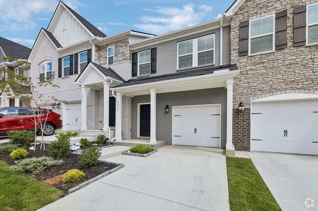 Building Photo - 5350 Bellflower Hls