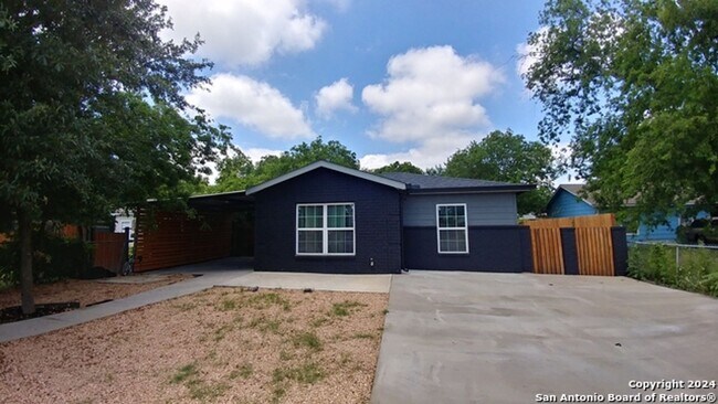 Building Photo - 4 Bedroom home near St. Mary's University!