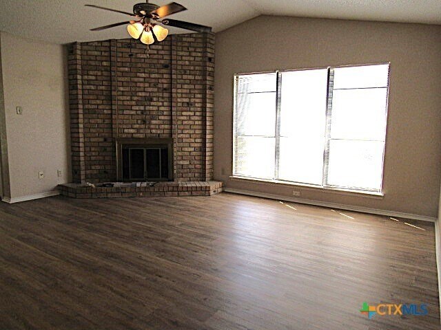 Foto del edificio - 1706 Wickfield Way