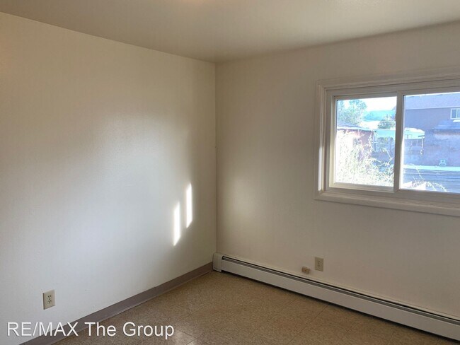 Building Photo - 2 br, 1 bath House - 1169 N Elma