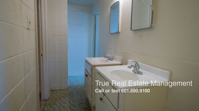Building Photo - 603 Freemont St