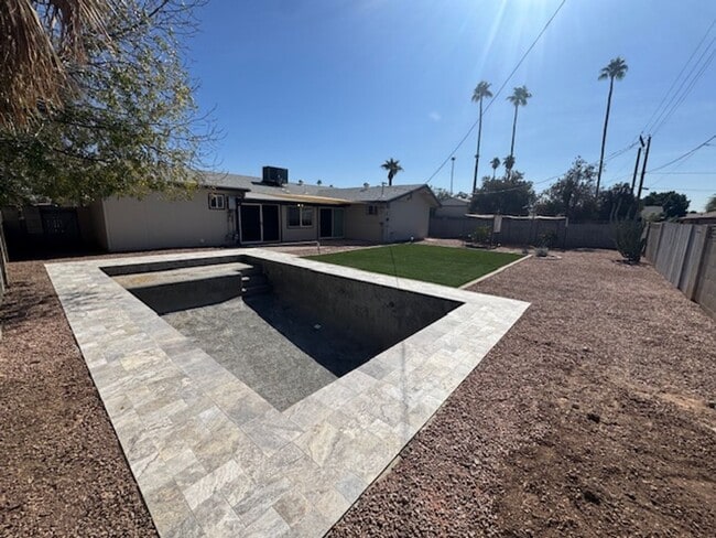 Building Photo - AMAZING ASU HOUSE IN GREAT STUDENT AREA