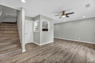 Building Photo - 2808 Skyway Cir