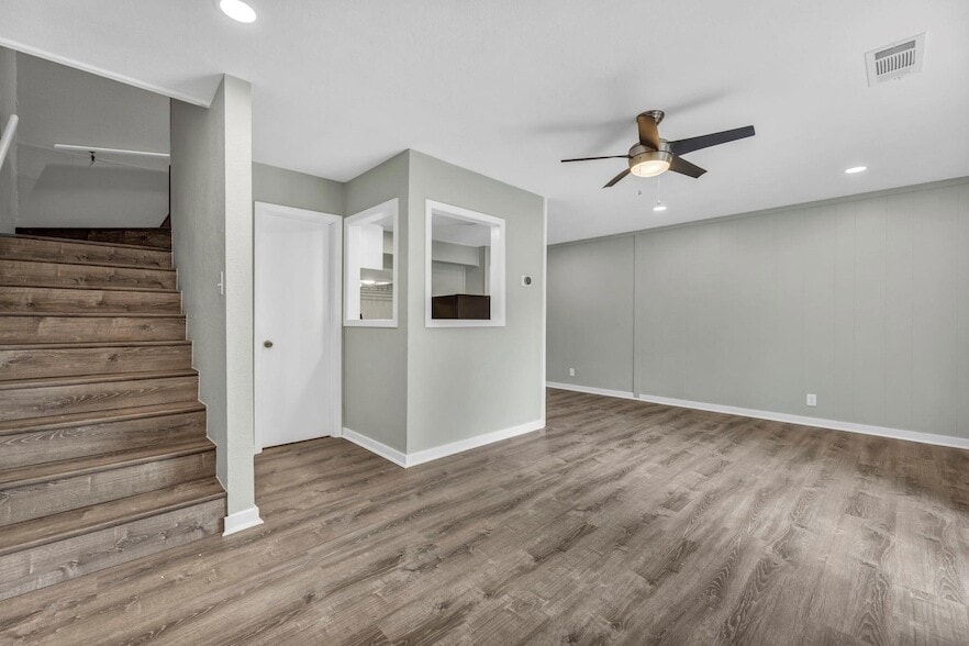 Primary Photo - 2808 Skyway Cir