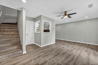 Building Photo - 2808 Skyway Cir