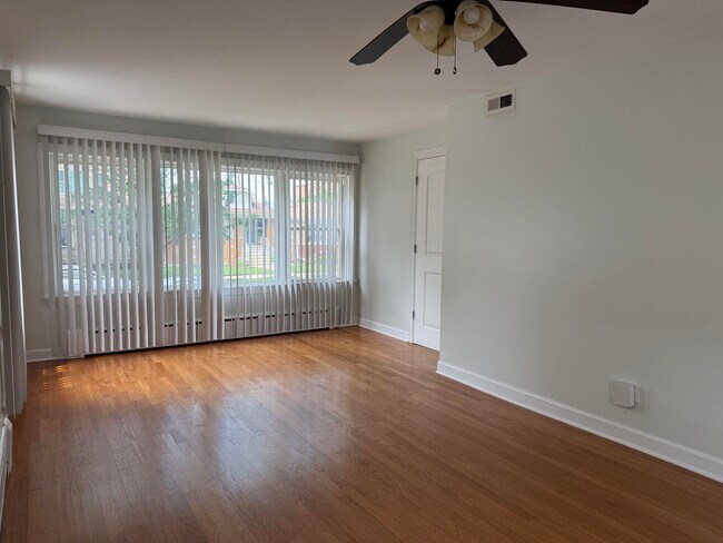 Foto del edificio - 3953 N Oleander Ave