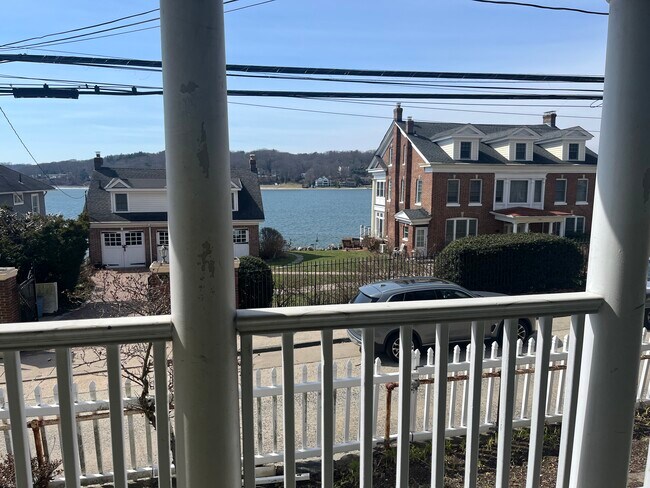 vista del porche delantero - 110 Bayview Ave