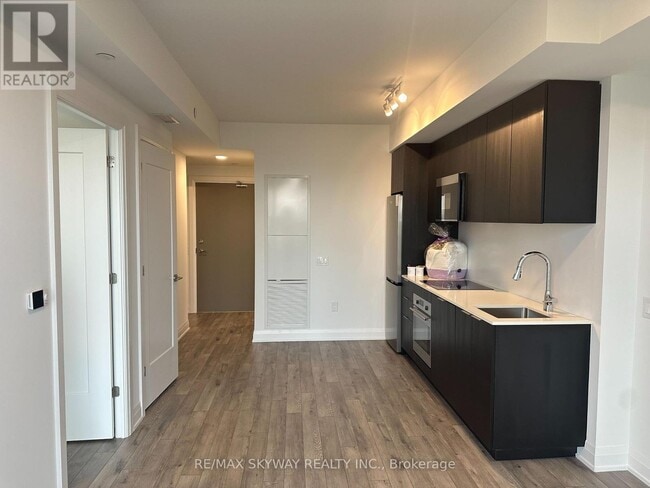 Building Photo - 15 Skyridge Dr