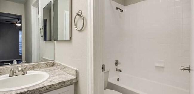 Foto del edificio - 1 bedroom in Carrollton TX 75006