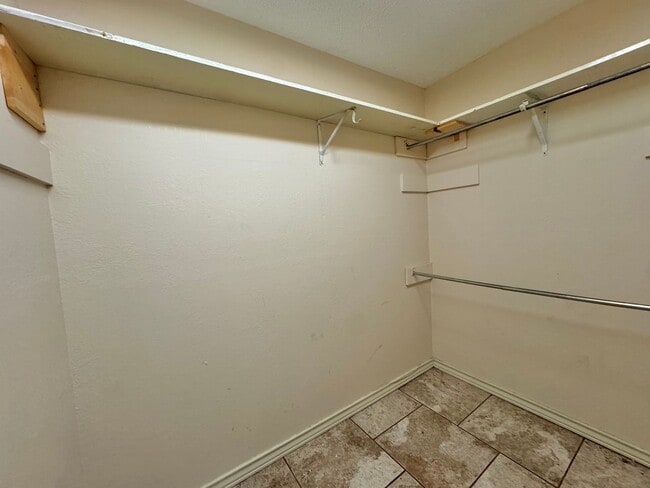 Building Photo - BRO306-308