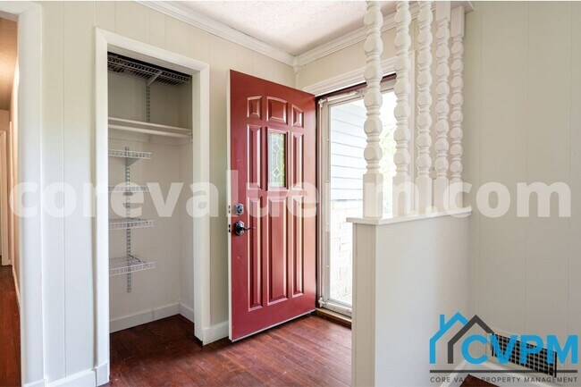 Foto del edificio - 600 Sandy Hill Rd