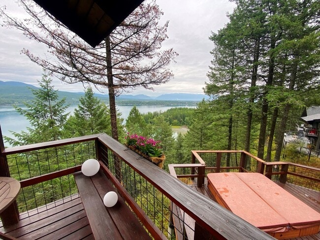 Foto del edificio - Lion Mountain Two Bedroom with Whitefish Lake Views