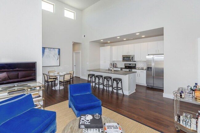 Building Photo - 6202 Skyline Dr
