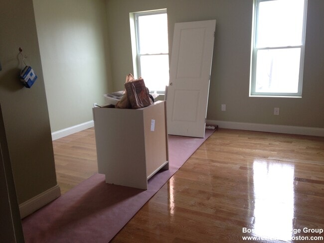 Building Photo - 4 Kearsarge Ave