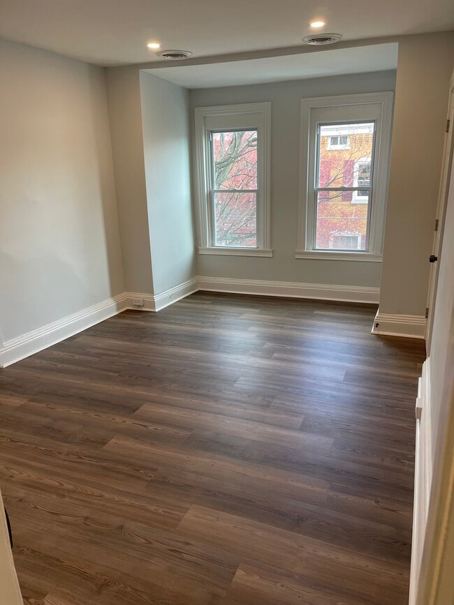 Comedor - 1807 W 16th St