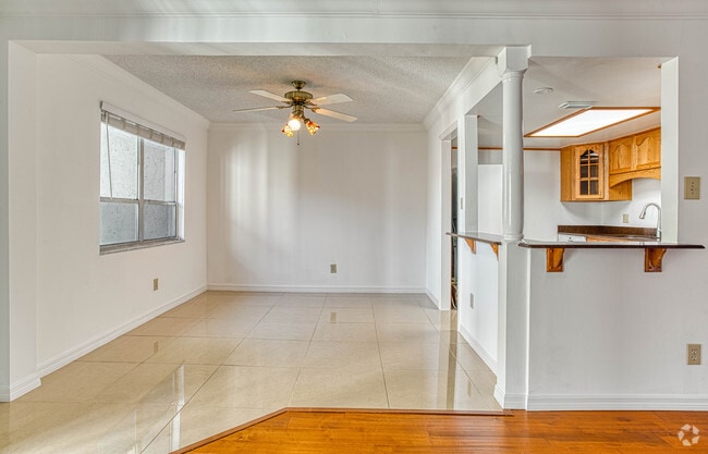 Foto del interior - Azalea Gardens