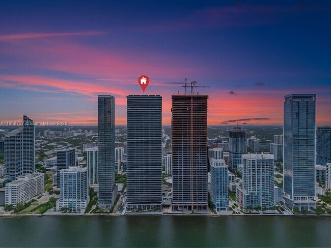 Foto del edificio - 700 NE 24th St