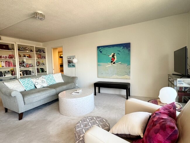 Foto del edificio - 4545 Wornall Rd