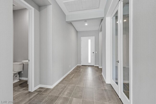 Building Photo - 3367 Stone View Ave