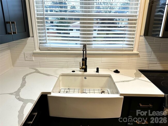 Foto del edificio - 1450 Academy St