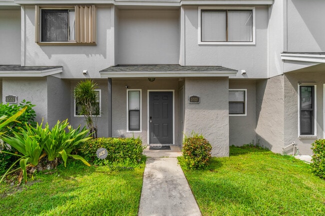 Building Photo - 3703 Inlet Cir