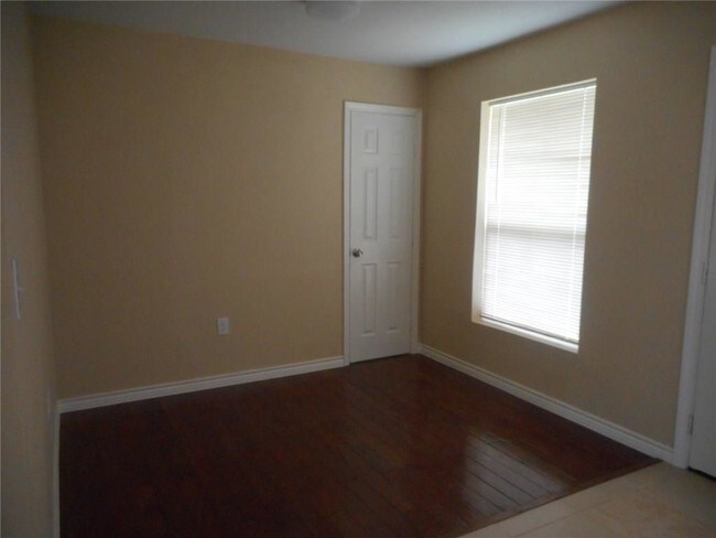 Building Photo - 1811 Rosemont St