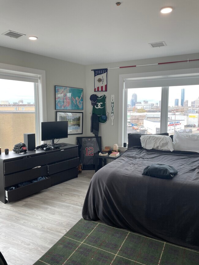 Building Photo - 206 Old Colony Ave