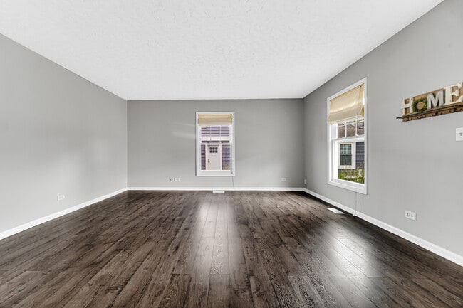 Foto del edificio - 323 Somerset Ln