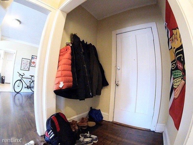 Building Photo - 1511 W Irving Park Rd