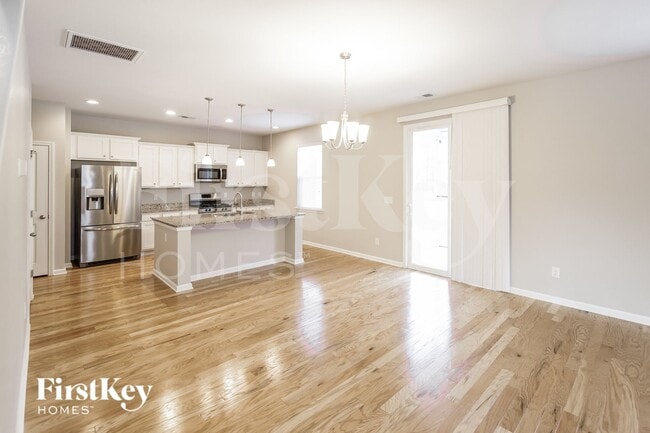 Building Photo - 640 Woolum Dr