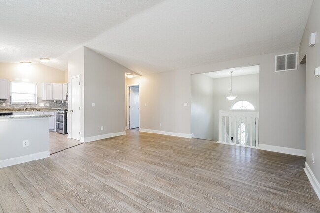 Building Photo - 1050 Viewpointe Dr