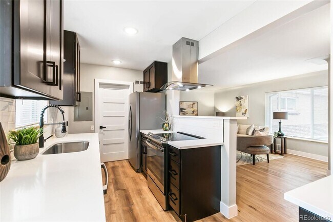 Foto del edificio - 878-880 Glencoe St