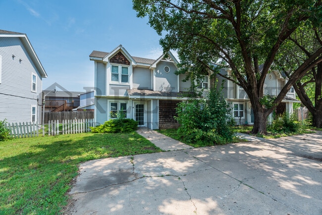 Building Photo - 7206-4 W Douglas Ave