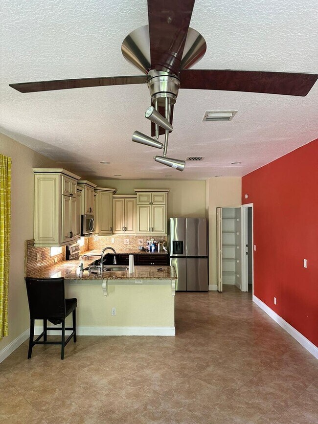 Foto del edificio - 6759 Silver Ridge Ln