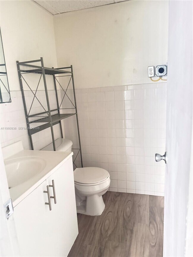 Building Photo - 6930 Miami Gardens Dr