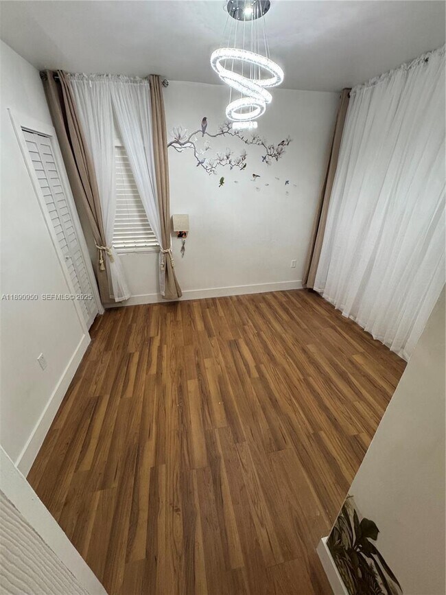 Foto del edificio - 110 NE 68th St