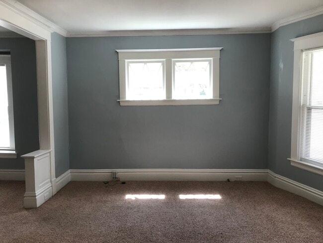 Building Photo - 128 Luton Ave SE