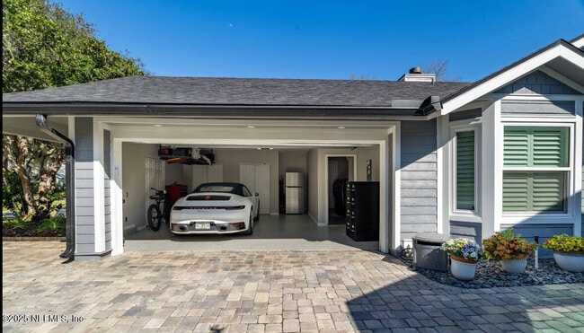 Building Photo - 117 Island Dr
