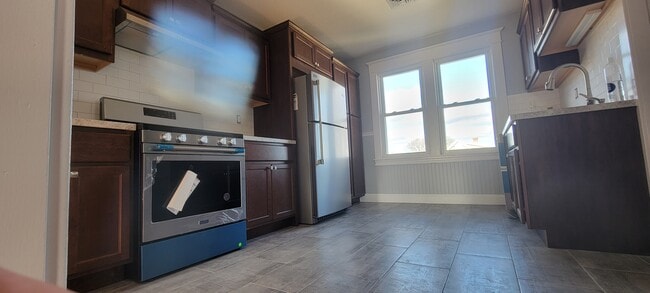 Photo - 27 Bemis Ave Apartments