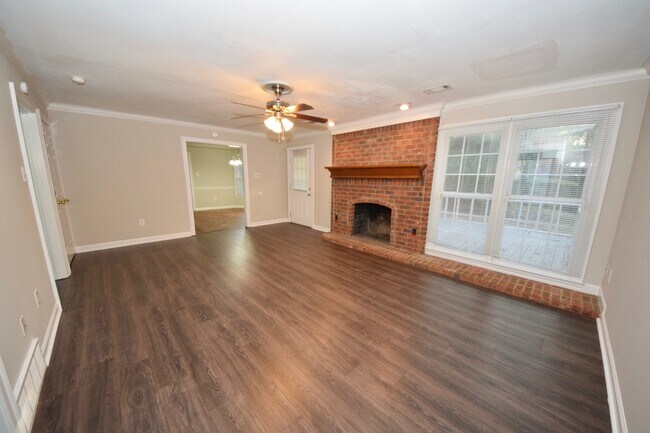 Foto del edificio - Classic 4 bed, 2.5 bath near Walnut Grove ...