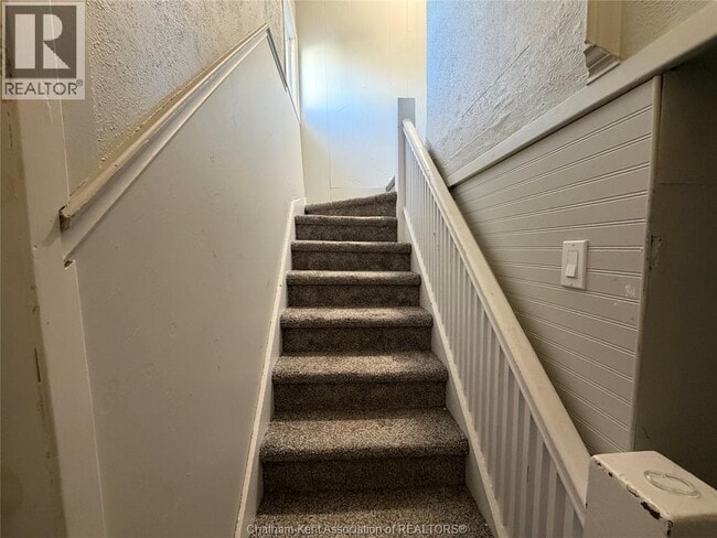 Building Photo - 252 Queen St