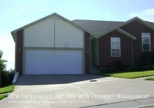 Building Photo - 1114 SW Red Oaks Ct