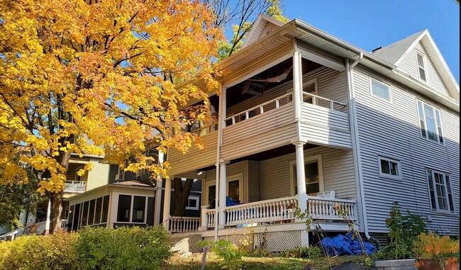 Building Photo - Welcome to your Dream Residence!