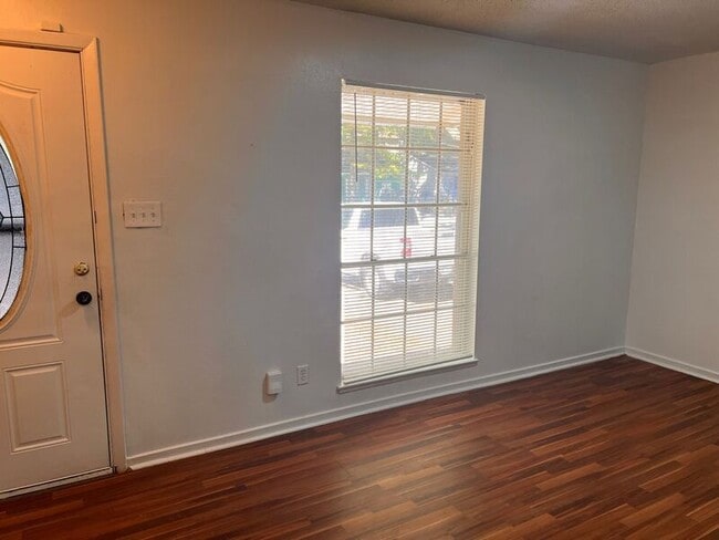 Building Photo - 3115 Wynne Dr