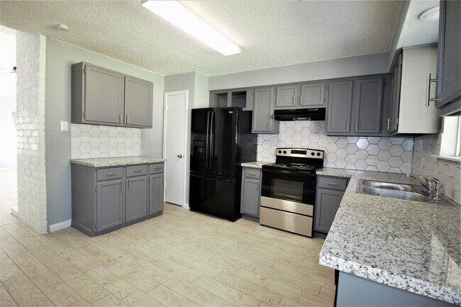 Foto del edificio - 5714 Village Way Dr.