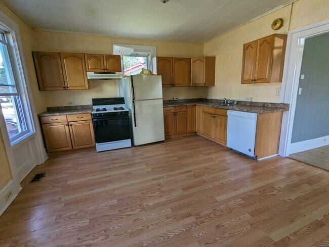 Kitchen - 3982 Church St