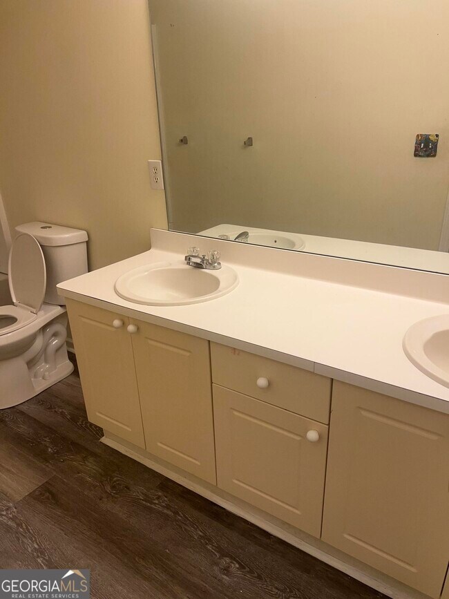 Foto del edificio - 8606 Foxridge Dr