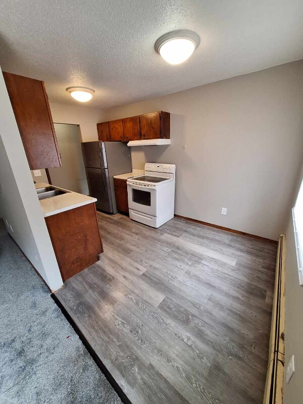 Foto principal - 1676 English St