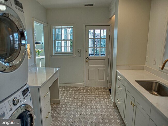 Foto del edificio - 4643 16th St NW