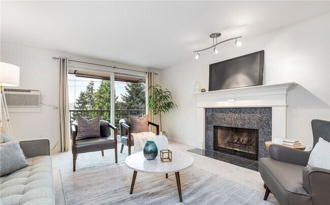 Building Photo - WELL-MAINTAINED 2-BEDROOM INTERBAY CONDO F...